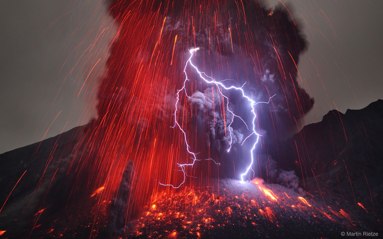 Volcanic Lightnin at Sakaurajima Volcano